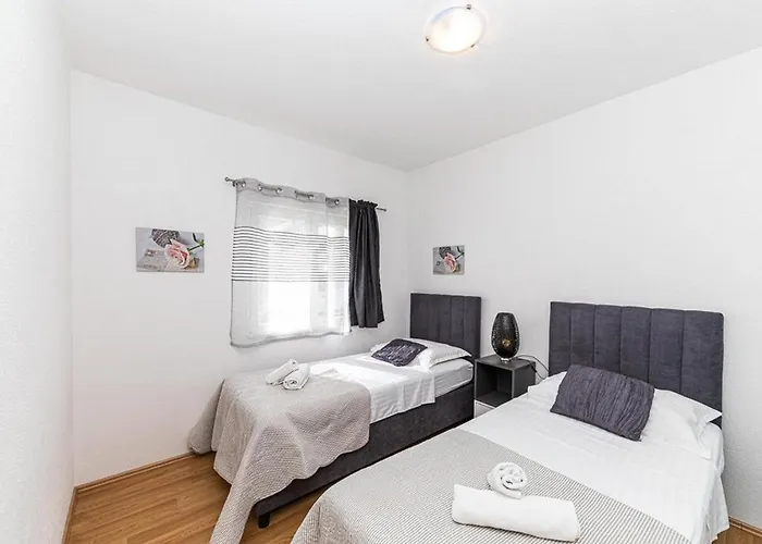 Hana فيلة Kaštel Novi