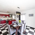 Hana Βίλα Kaštel Novi